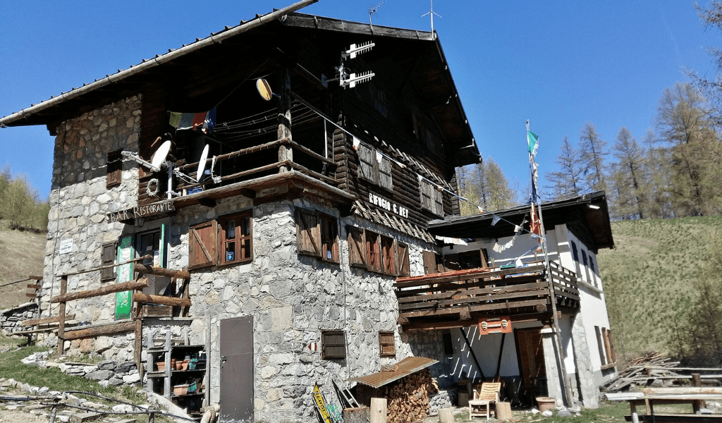 Rifugio Guido Rey: Storia e Tradizione nella Val di Susa