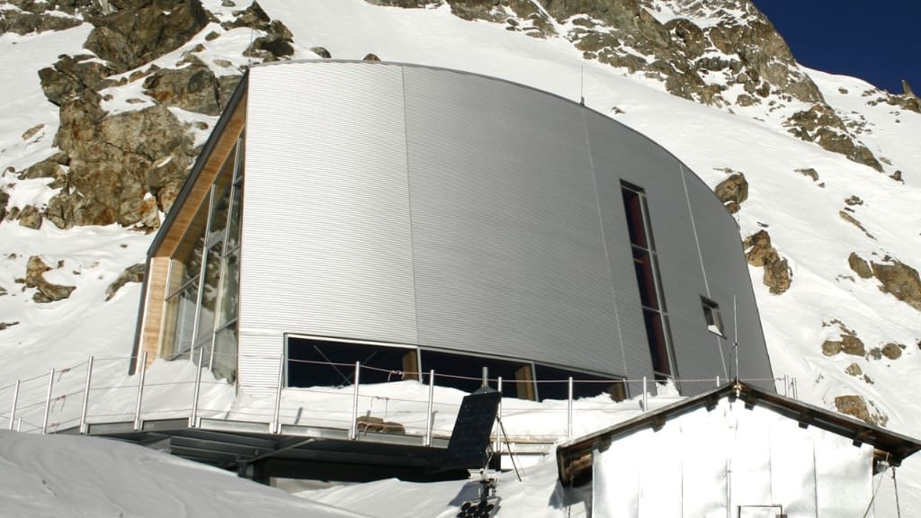 Rifugio Gonella: Esperienza Unica ad Alta Quota