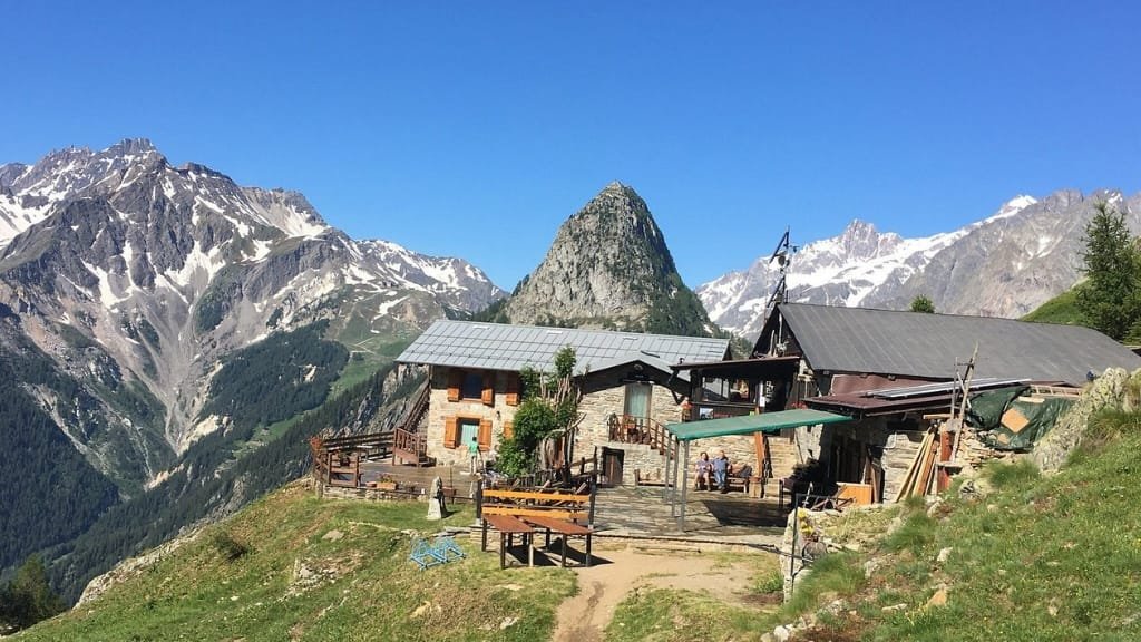 Rifugio Giorgio Bertone: L'Accoglienza in Valle d'Ayas
