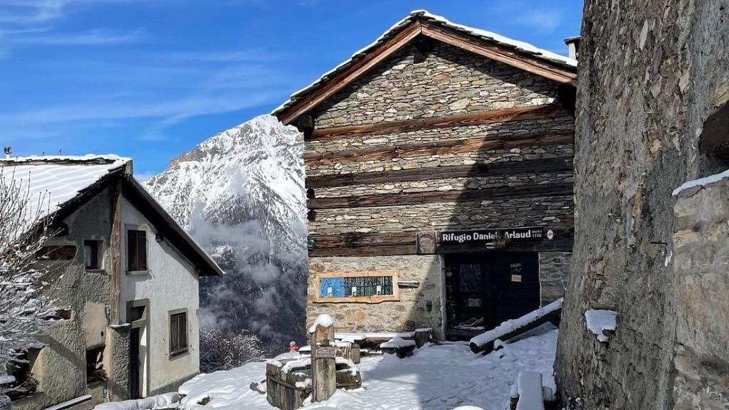 Rifugio Arlaud: Tradizione e Natura nel Gran Bosco di Salbertrand