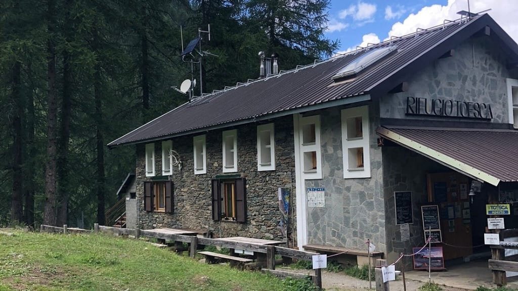 Rifugio Toesca: Un Paradiso Naturale nel Parco Orsiera Rocciavrè
