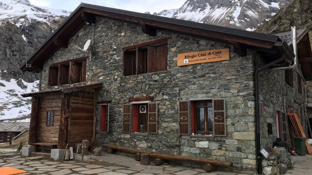 Rifugio Città di Ciriè: Tradizione Alpina a Balme