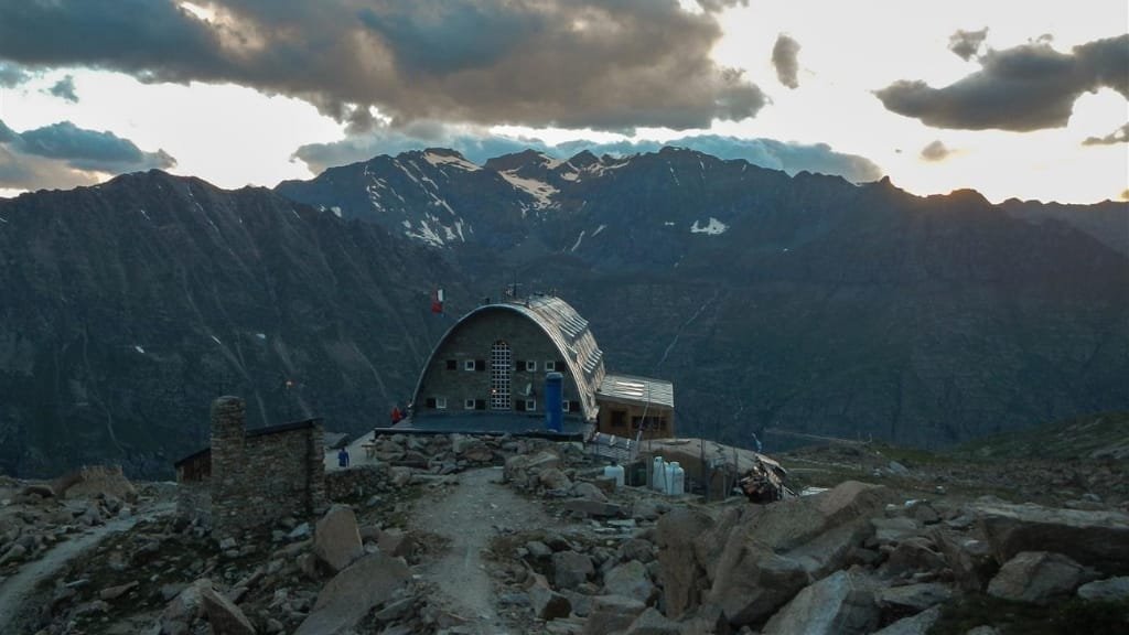 Rifugio Vittorio Emanuele II: Il Re dei Rifugi Gran Paradiso