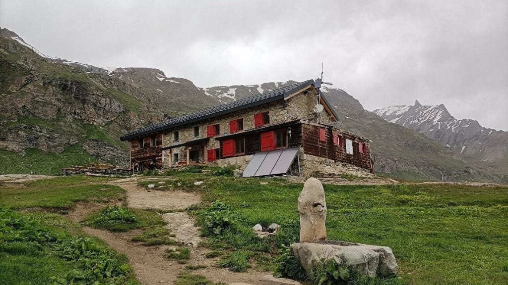 Rifugio Benevolo: Tradizione e Accoglienza in Val Soana