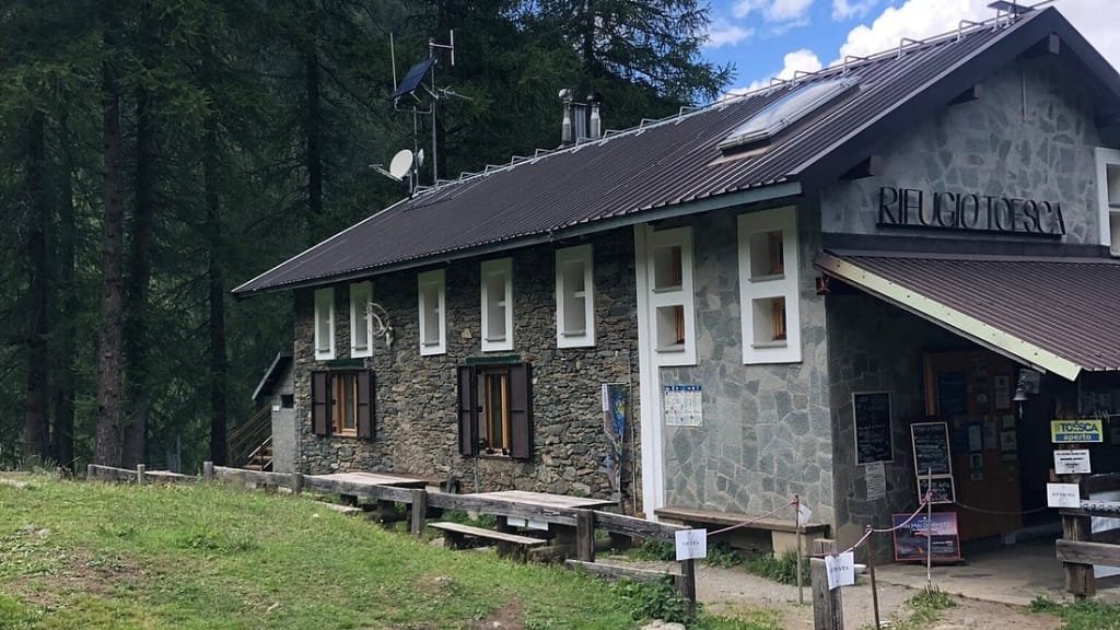 Rifugio Toesca: Natura e Tradizione nel Parco Orsiera Rocciavrè