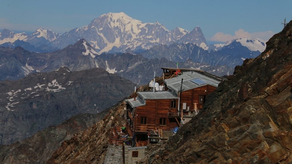 Capanna Gnifetti: Il Rifugio più Alto d'Europa tra i Rifugi Monte Rosa