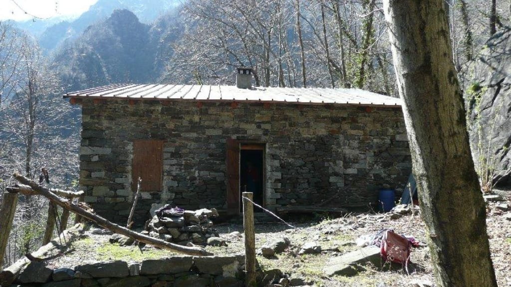 Bivacco Ompio: L'Ospitalità Spartana tra le Vette