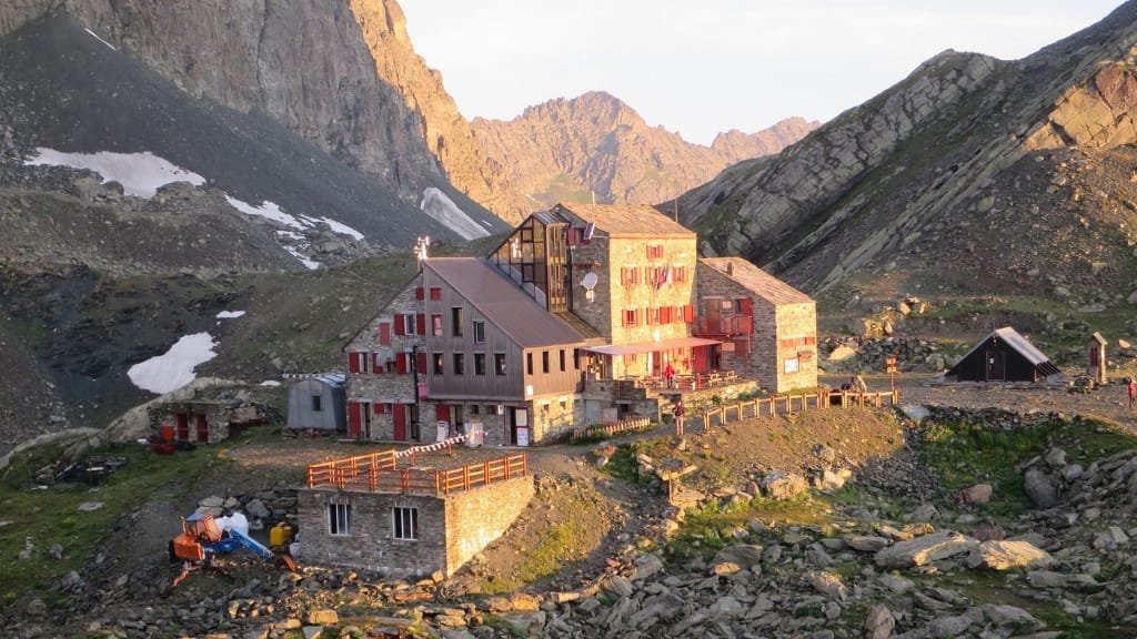 Rifugio Quintino Sella: Alta Quota e Panorami Mozzafiato
