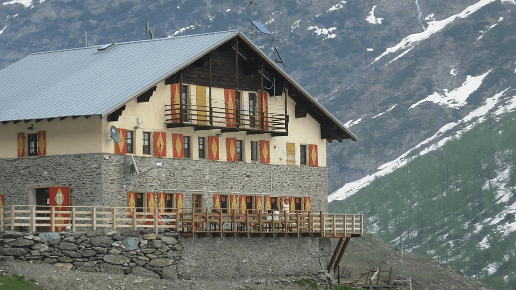 rifugio jervis val pellice: La Terrazza Panoramica delle Alpi Cozie