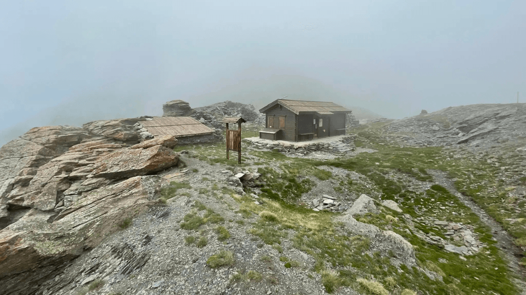 Bivacco Grangia Beth – Autenticità Alpina al Colle del Beth