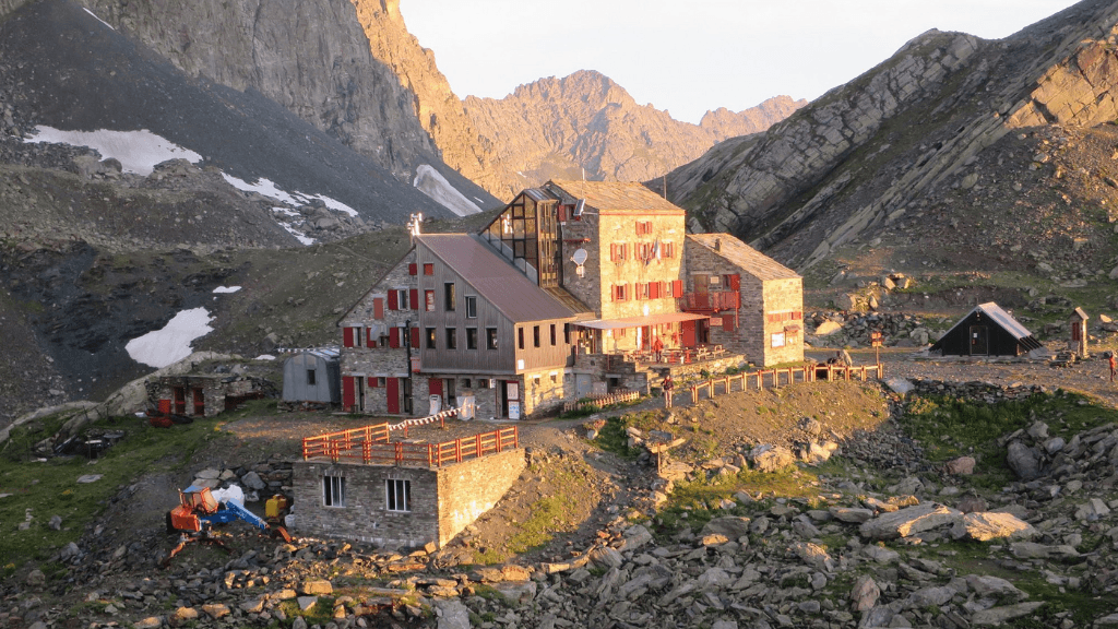 Rifugio Quintino Sella – Il Pioniere dell'Alpinismo Italiano