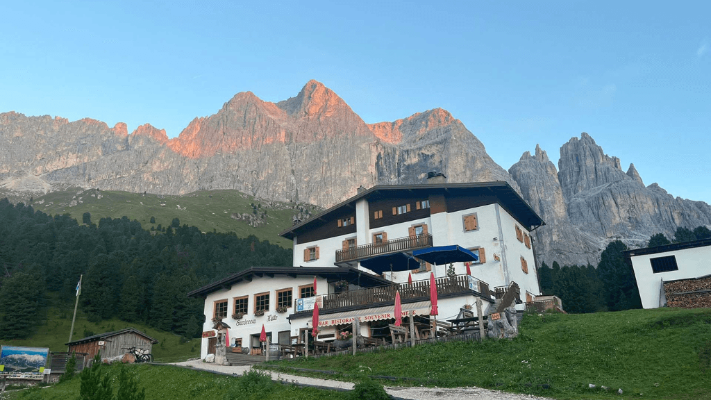 Rifugi Aperti in Inverno Trentino: Quali Offrono Pernottamento?