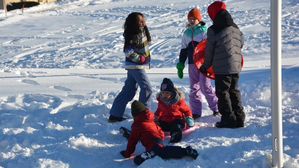 Come Vestirsi sulla Neve: La Guida Completa per Affrontare il Freddo con Stile e Comfort