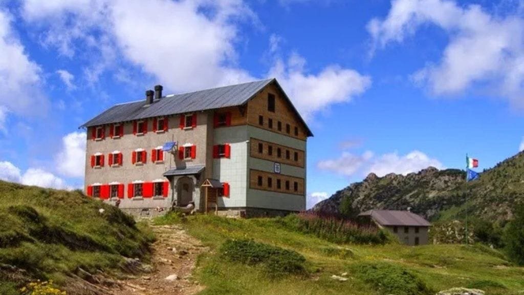 Quali Sono i Migliori Rifugi nelle Orobie?
