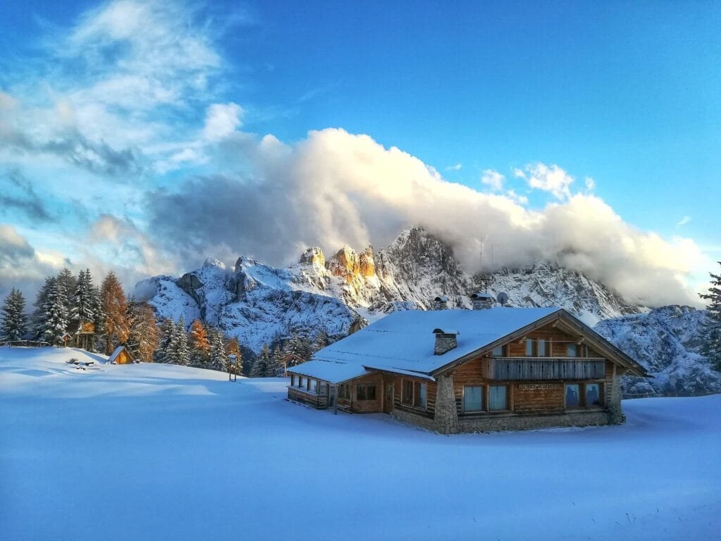 Quali Sono i Migliori Rifugi Aperti in Inverno Veneto nelle Dolomiti Bellunesi?