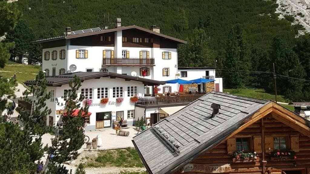 Rifugio Gardeccia - Nel Cuore del Catinaccio